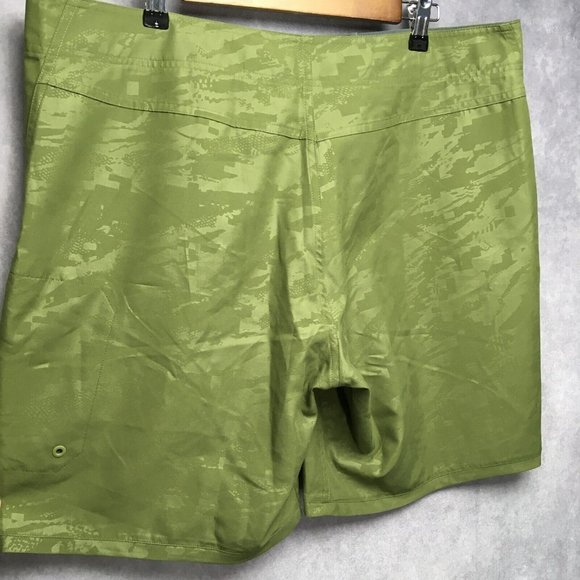 Under Armour Mens Swim Trunks Shorts size 38 Green Camo Lace Up Zipper Pocket - Picture 10 of 11